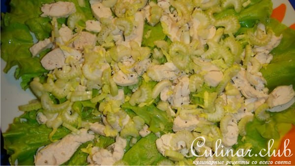 Салат из куриного филе с мандаринами.