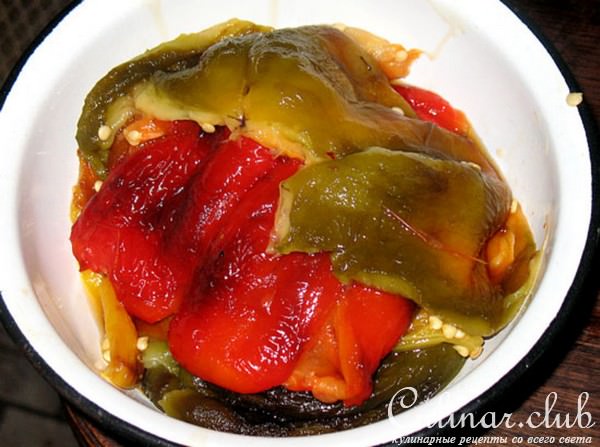 Салат из запечёной паприки (Salata me psites piperies)