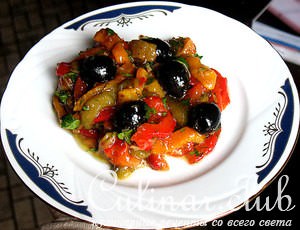     (Salata me psites piperies)