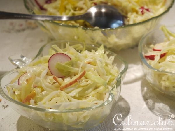 Салат из капусты с яблоком, редиской и конфитюрной заправкой