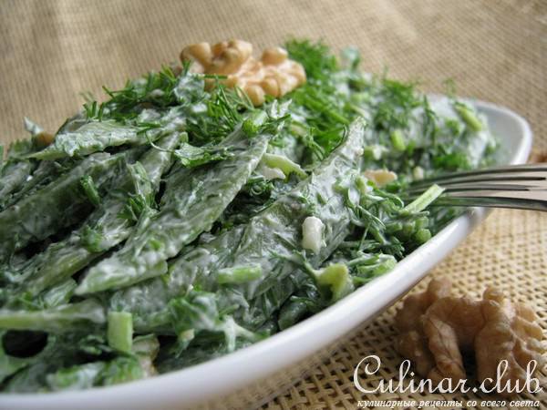 Салат из зелёной стручковой фасоли .