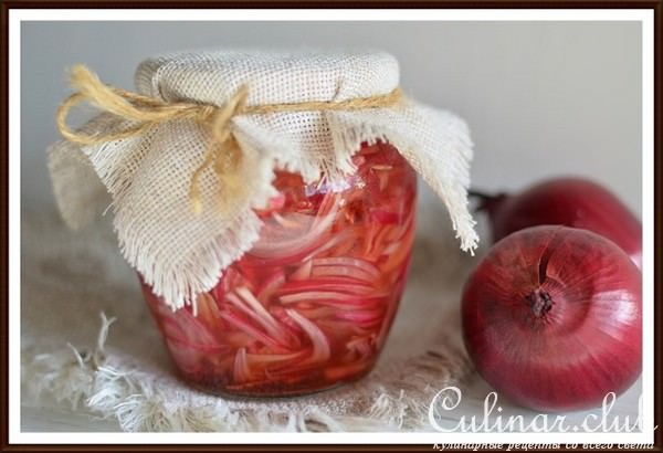 Салат из чечевицы с маринованным луком