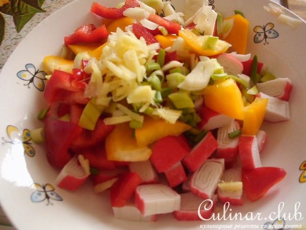Салат с брокколи, кукурузой и крабовыми палочками.