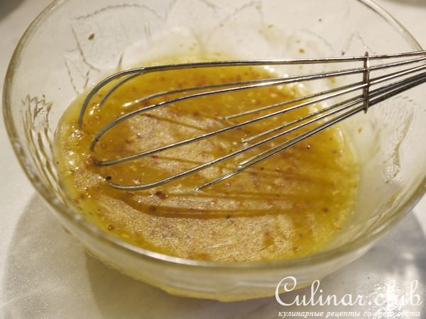 Салат из капусты с яблоком, редиской и конфитюрной заправкой