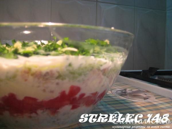Салат из курицы и 3-х сортов сыра.