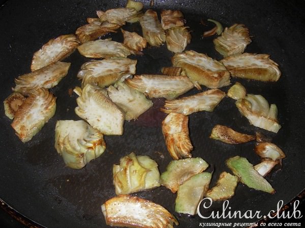 Салат с артишоками и козьим сыром
