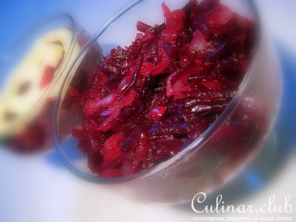 Закуска из свеклы с брынзой и яйцом.