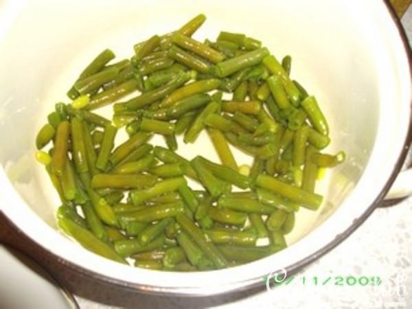 Салат с макаронами и зеленой фасолью