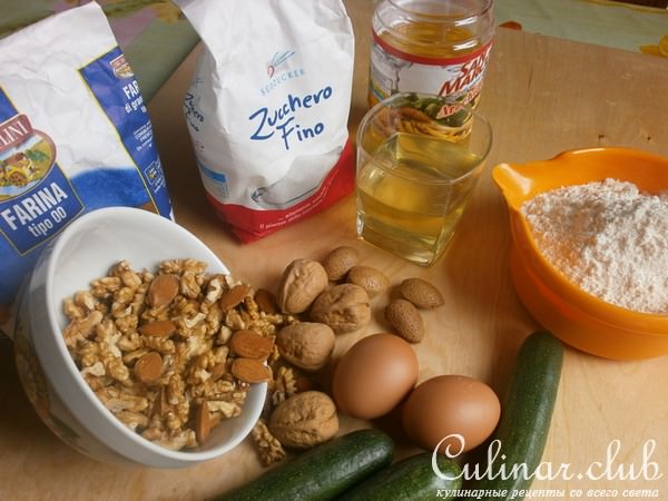 Домашний влажный ореховый пирог из цуккини