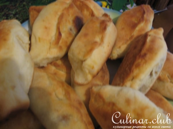 Пирожки десертные с тыквой, черносливом и грецкими орехами