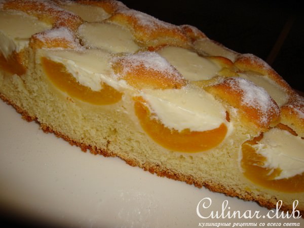 Пирог с персиками и кремом