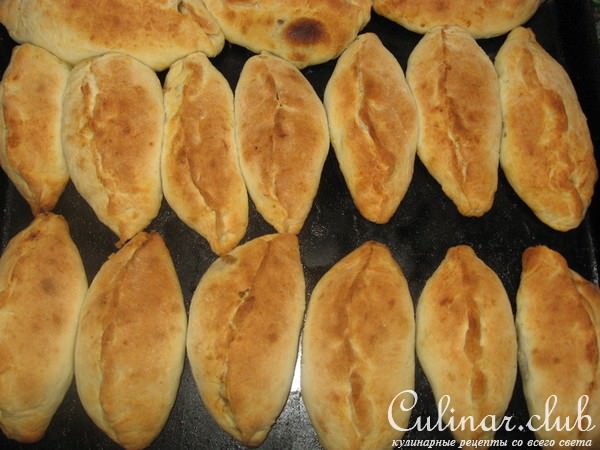 Пирожки десертные с тыквой, черносливом и грецкими орехами