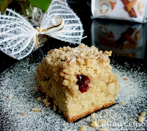 Пирог с коричной крошкой,яблоком,клюквой и белым шоколадом