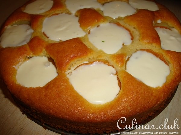 Пирог с персиками и кремом