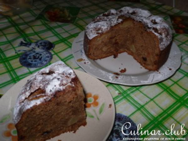 Шоколадный пирожок с яблоками