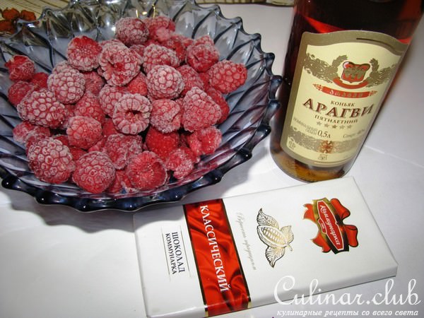 Малиново-шоколадный крамбль с миндальными орешками (для дуэли)