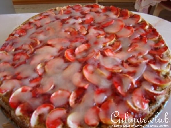 Яблочно-ореховый пирог с морковной стружкой