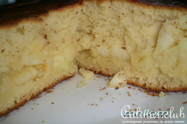 Сочный яблочный пирог (на манной каше)