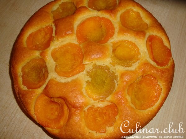 Пирог с персиками и кремом