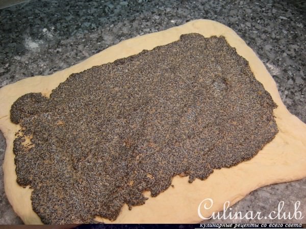 Кулич с маком и вишней