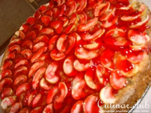 Яблочно-ореховый пирог с морковной стружкой