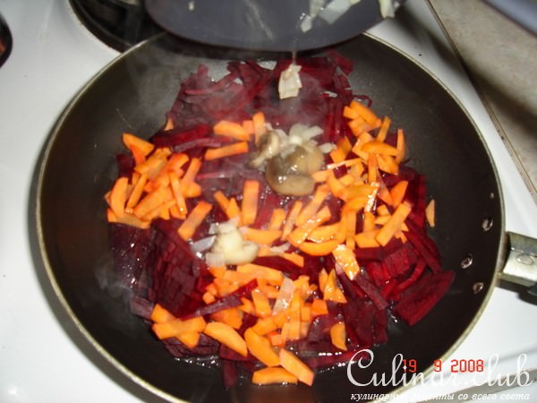 Борщ с шампиньонами и сыром