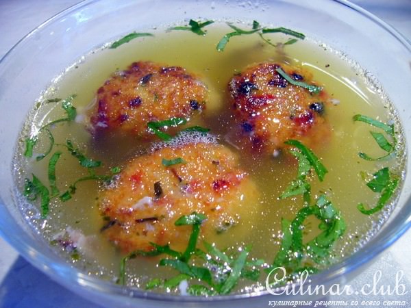 Куриный бульон с тефтельками из кус-куса