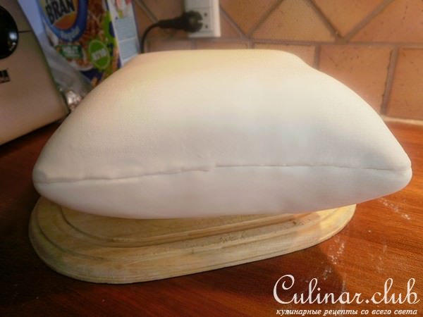 Торт Подушка, Фисташковый масляный бисквит, Swiss Meringue Buttercream