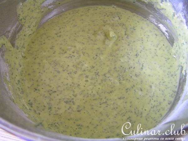 Мятный торт с белым шоколадом и красными ягодами