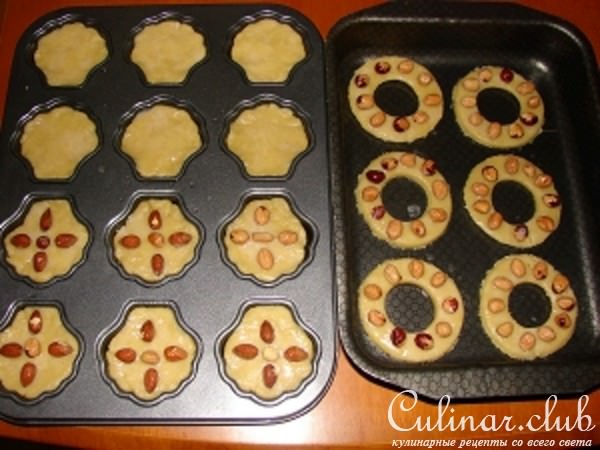 Песочные кольца и Печенье с начинкой из варёной сгущёнки.
