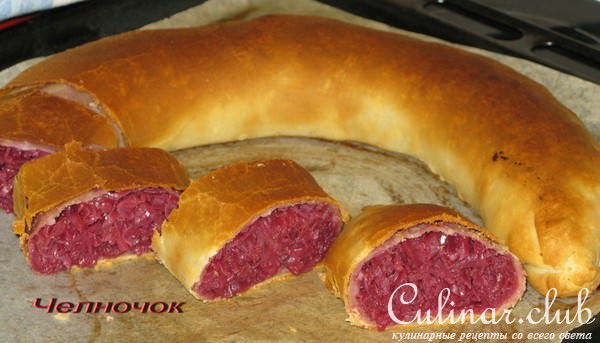 Штрудель с краснокачанной капустой и брусникой