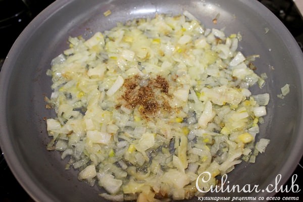 Пикантные чебуреки с фасолью.
