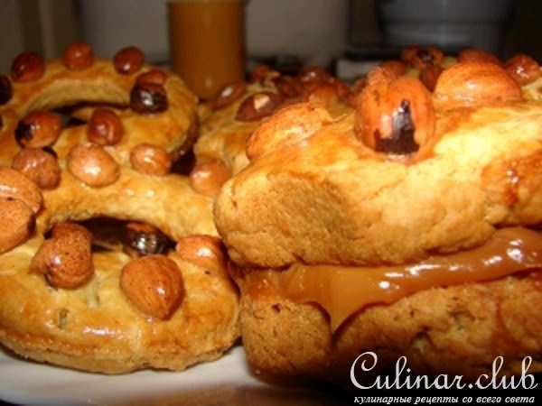 Песочные кольца и Печенье с начинкой из варёной сгущёнки.