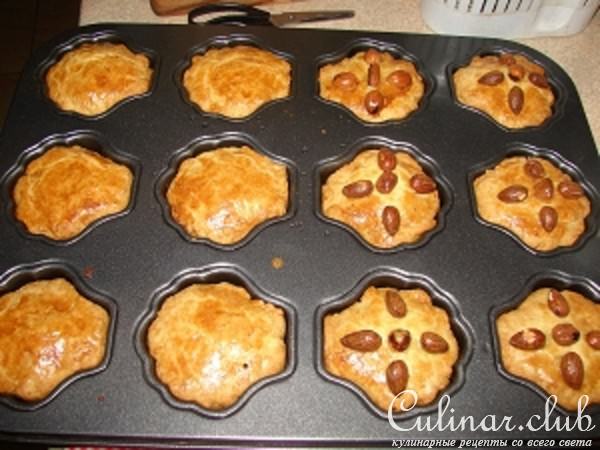 Песочные кольца и Печенье с начинкой из варёной сгущёнки.