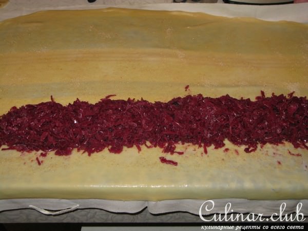 Штрудель с краснокачанной капустой и брусникой