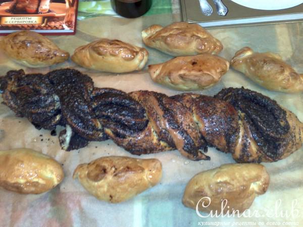 рулет с маком, пирожки