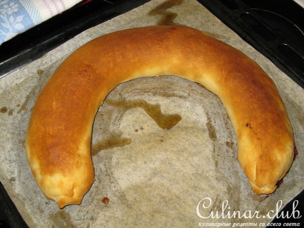 Штрудель с краснокачанной капустой и брусникой