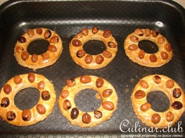 Песочные кольца и Печенье с начинкой из варёной сгущёнки.