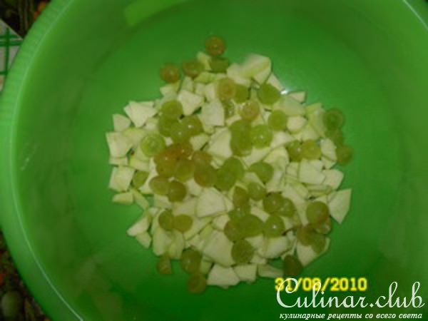 Бургундская яблочно-виноградная шарлотка
