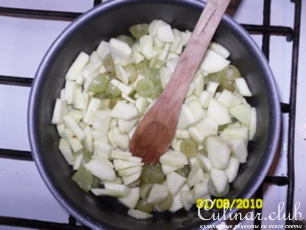 Бургундская яблочно-виноградная шарлотка