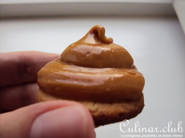 конфеты со сгущенкой и шоколадом (conos de dulce de leche y chocolate)