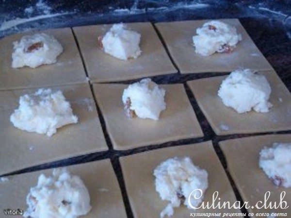 Ароматная выпечка с творожной начинкой.