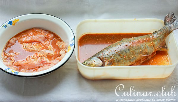 Рыба и курица в морковном тесте.